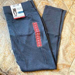 Skinny leg pull on legging.
